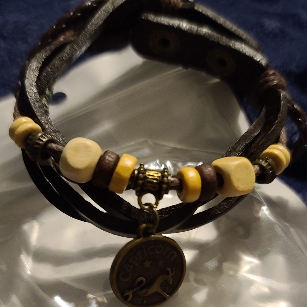 Leather and beaded bracelet with Medallion